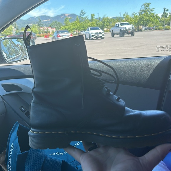 Doc Martens - Picture 2 of 4